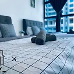 Atlantis Premium 4-10Pax/5 Mins To Jonker St/ Pool
